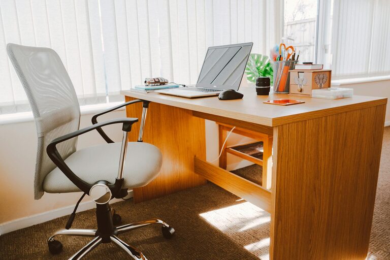 Tips for Choosing a Comfortable Desk Chair for Long Hours